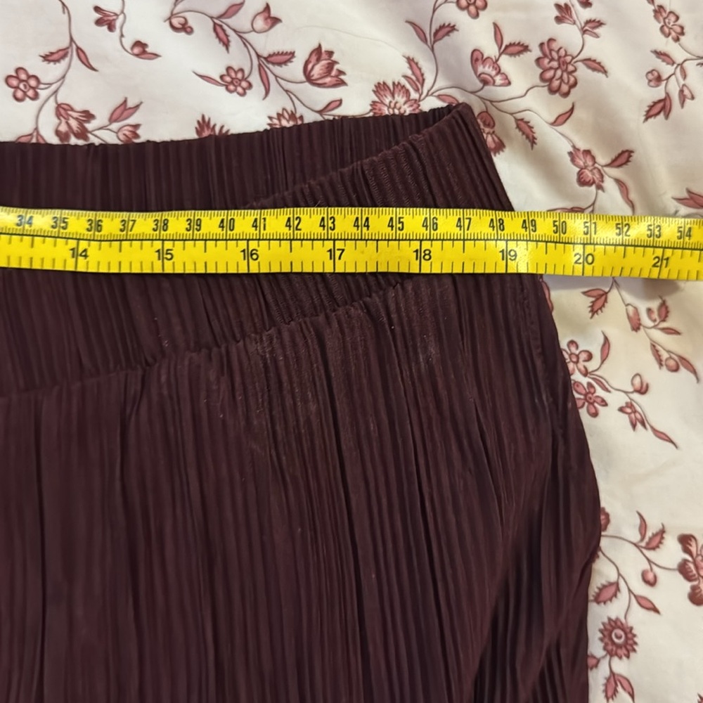 Eggplant Pleated Wide-Leg Pants - Picture 4 of 5
